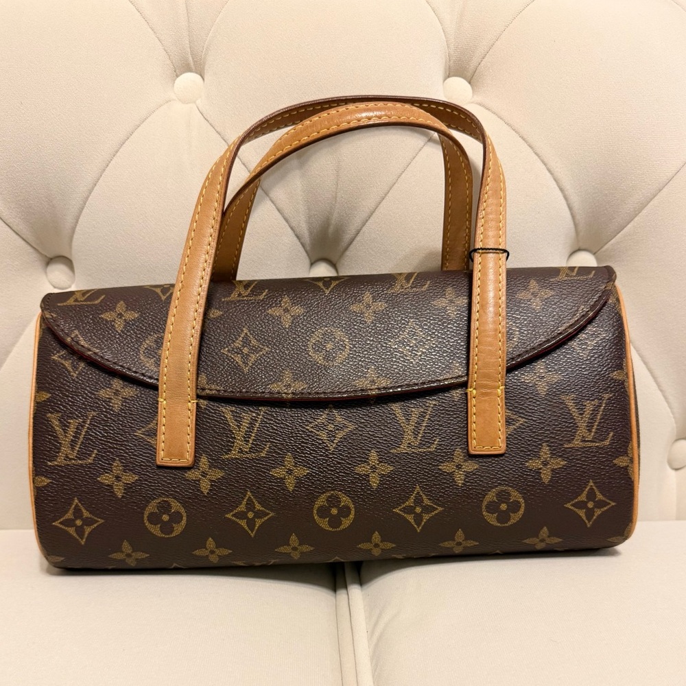 Authentic Classy Louis Vuitton Monogram Bag with Vibrant Red Lining #vintage